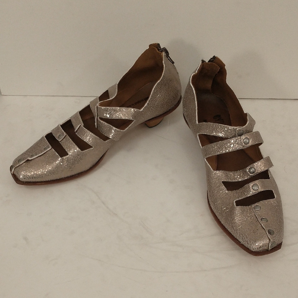 CYDWOQ Silver Metallic Shoe Handmade USA sz 36 Low Heel Dress or Casual